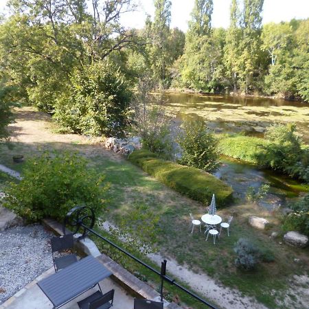 Le Moulin De Cors Bed & Breakfast Oulches Екстериор снимка