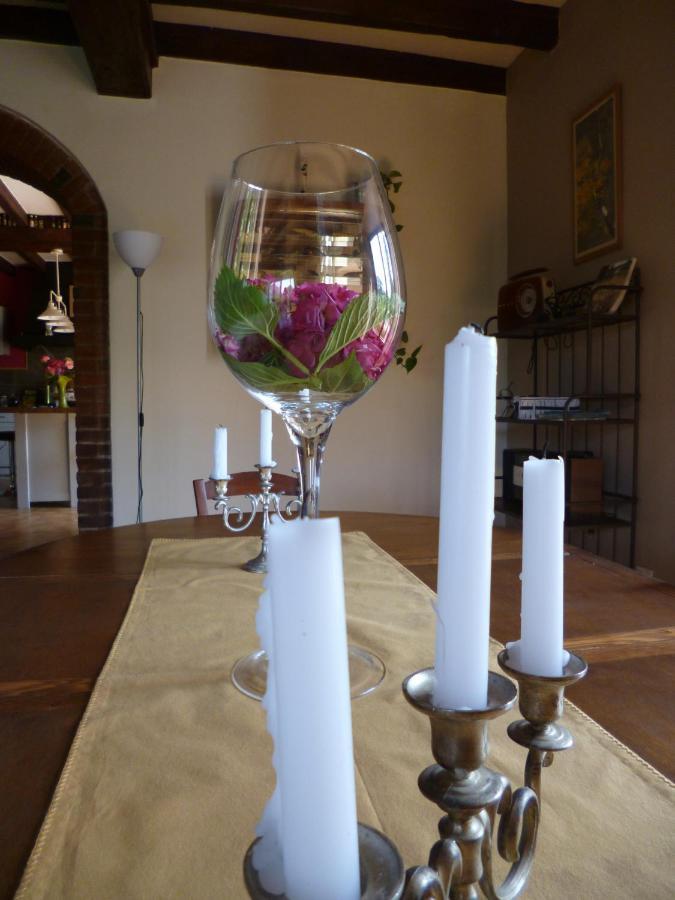 Le Moulin De Cors Bed & Breakfast Oulches Екстериор снимка