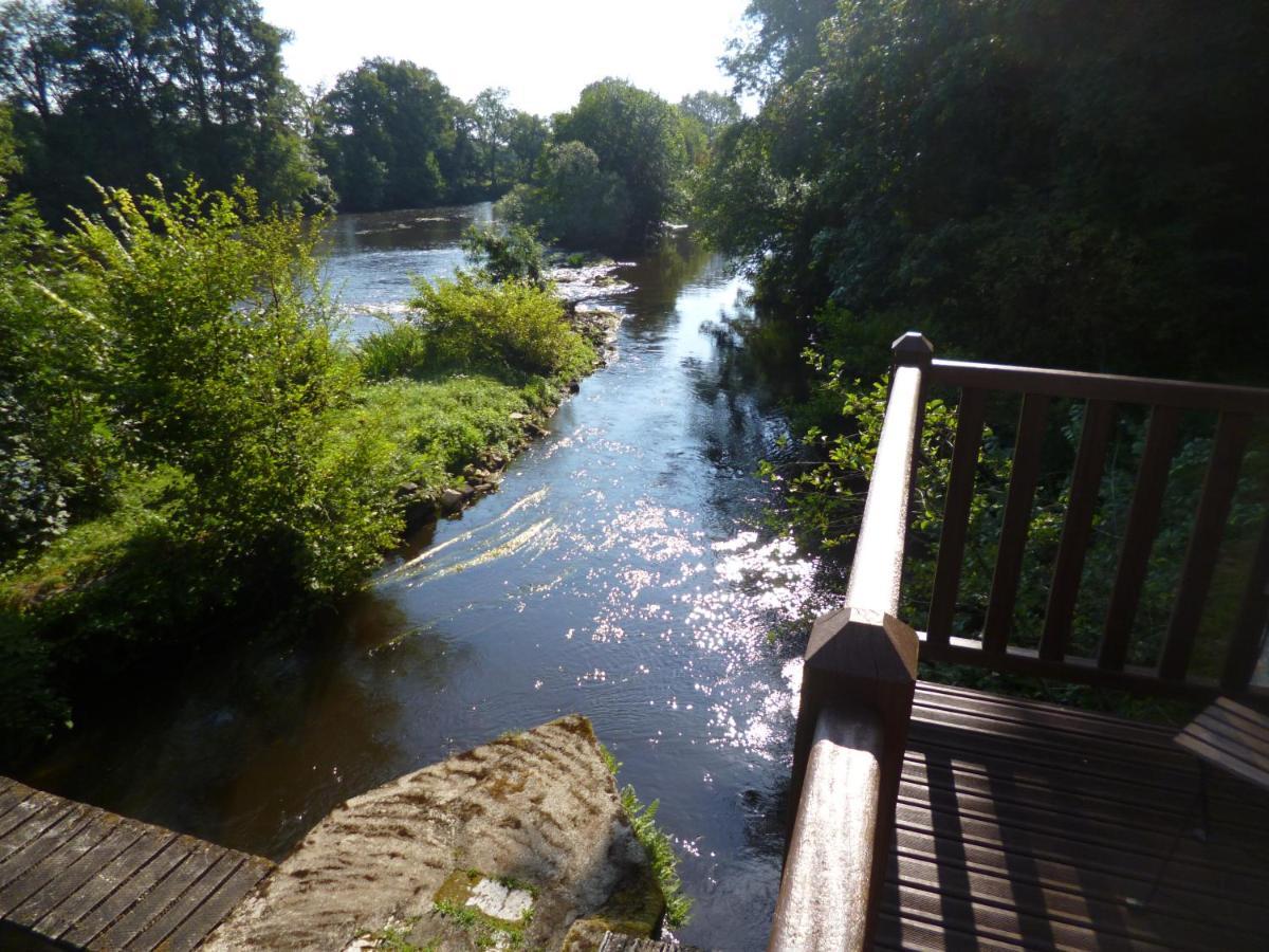 Le Moulin De Cors Bed & Breakfast Oulches Екстериор снимка