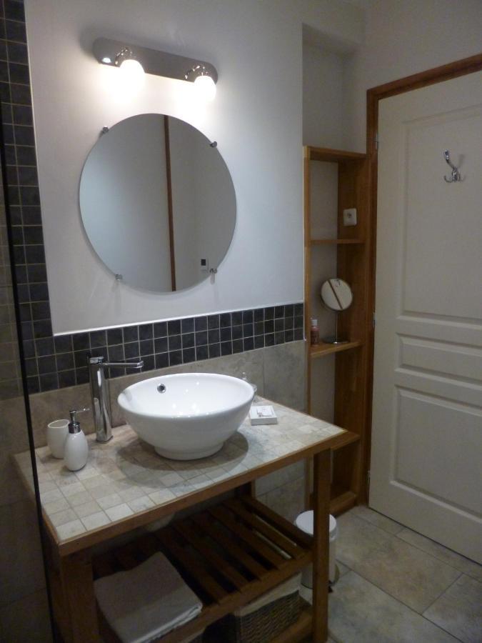 Le Moulin De Cors Bed & Breakfast Oulches Екстериор снимка