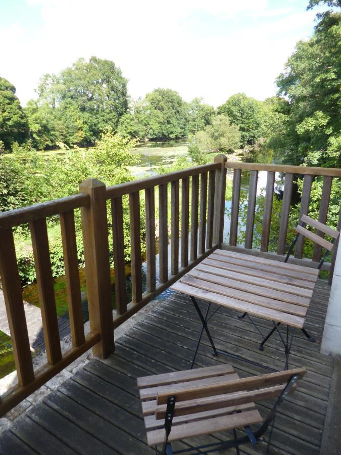 Le Moulin De Cors Bed & Breakfast Oulches Екстериор снимка