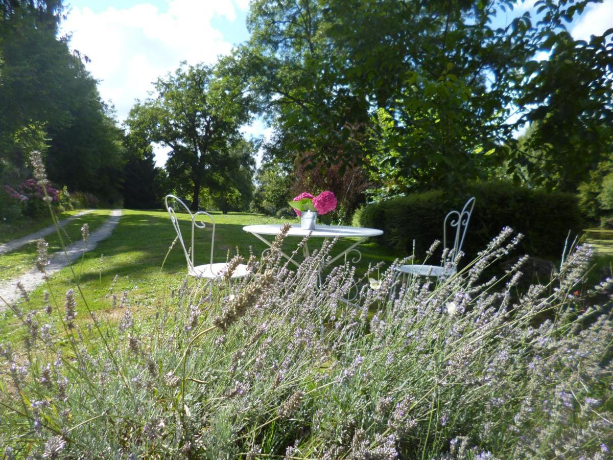 Le Moulin De Cors Bed & Breakfast Oulches Екстериор снимка