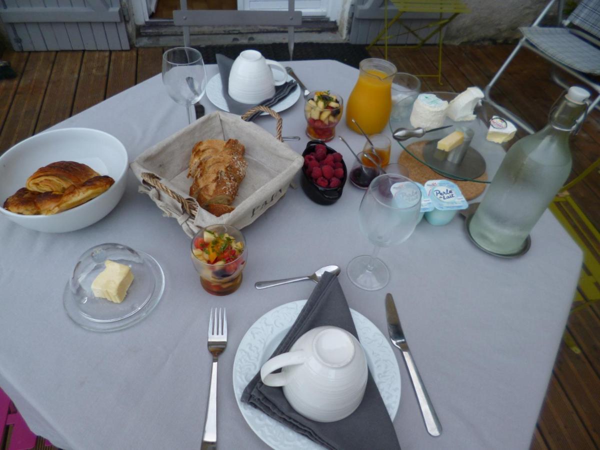 Le Moulin De Cors Bed & Breakfast Oulches Екстериор снимка