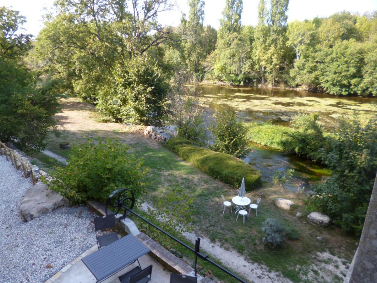 Le Moulin De Cors Bed & Breakfast Oulches Екстериор снимка