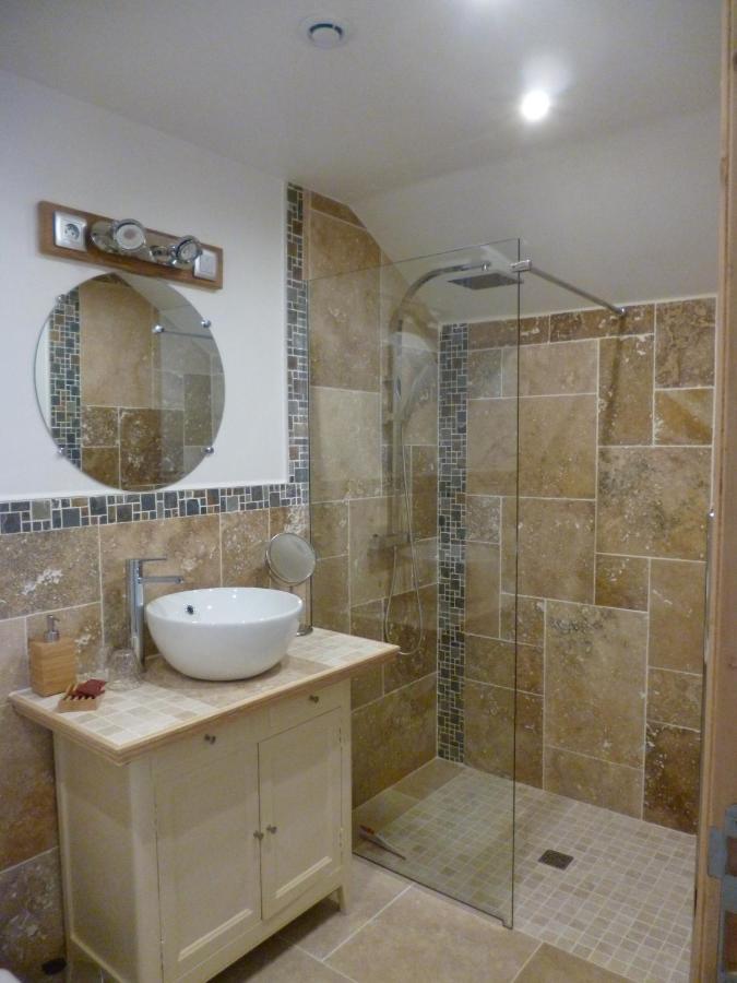 Le Moulin De Cors Bed & Breakfast Oulches Екстериор снимка