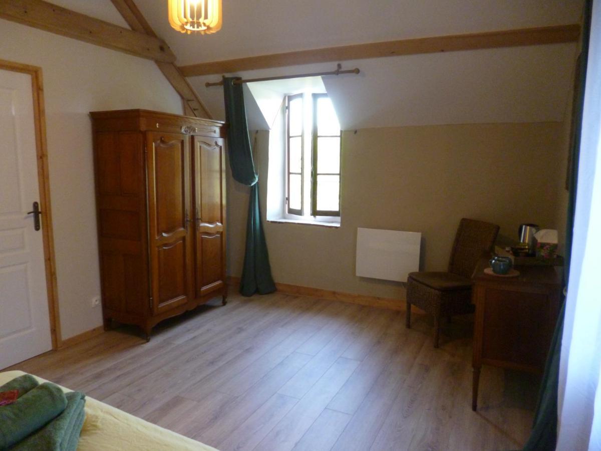 Le Moulin De Cors Bed & Breakfast Oulches Екстериор снимка