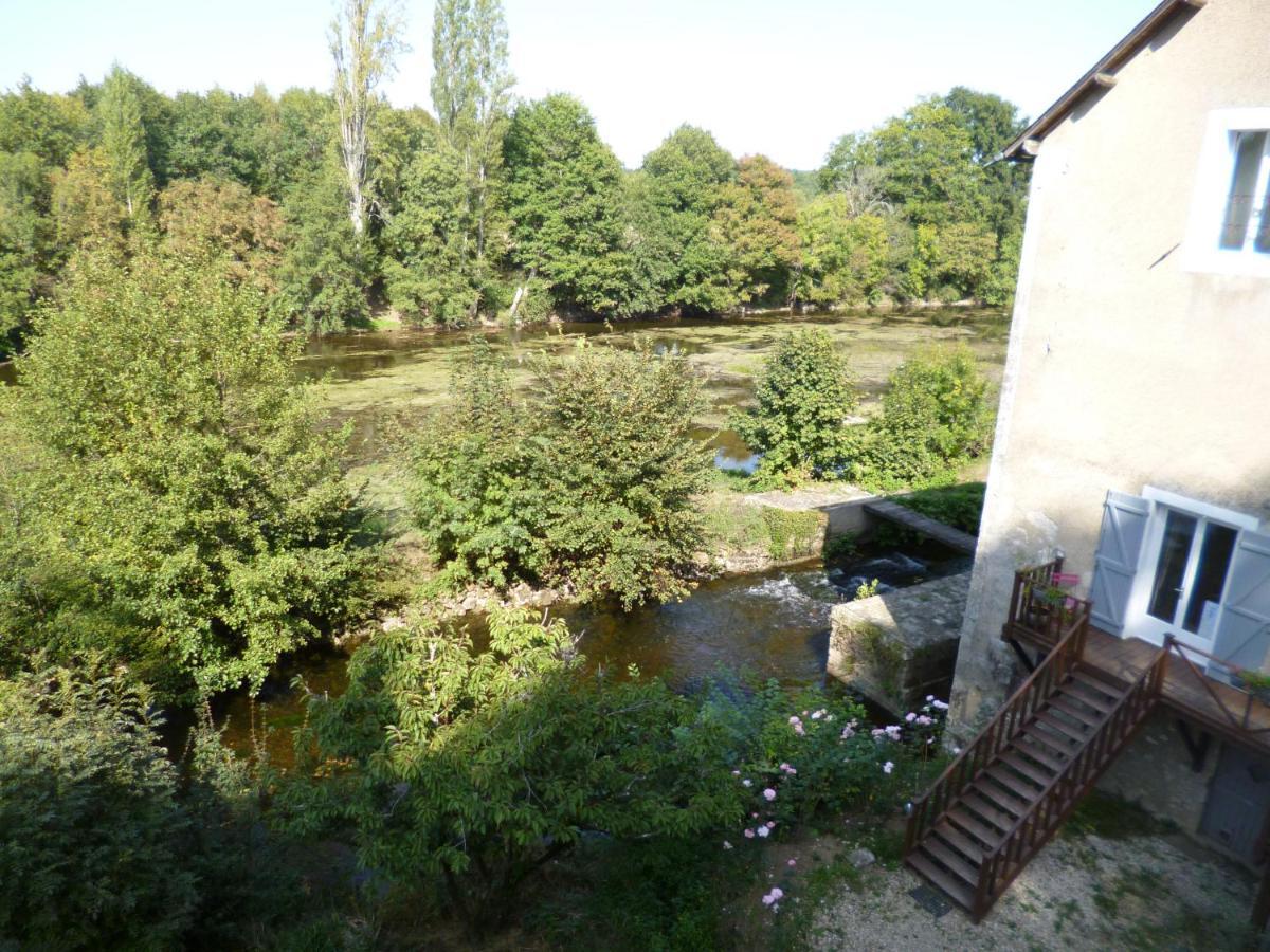 Le Moulin De Cors Bed & Breakfast Oulches Екстериор снимка