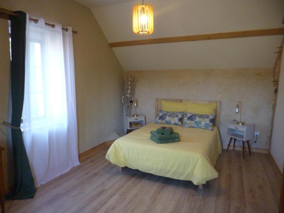 Le Moulin De Cors Bed & Breakfast Oulches Екстериор снимка