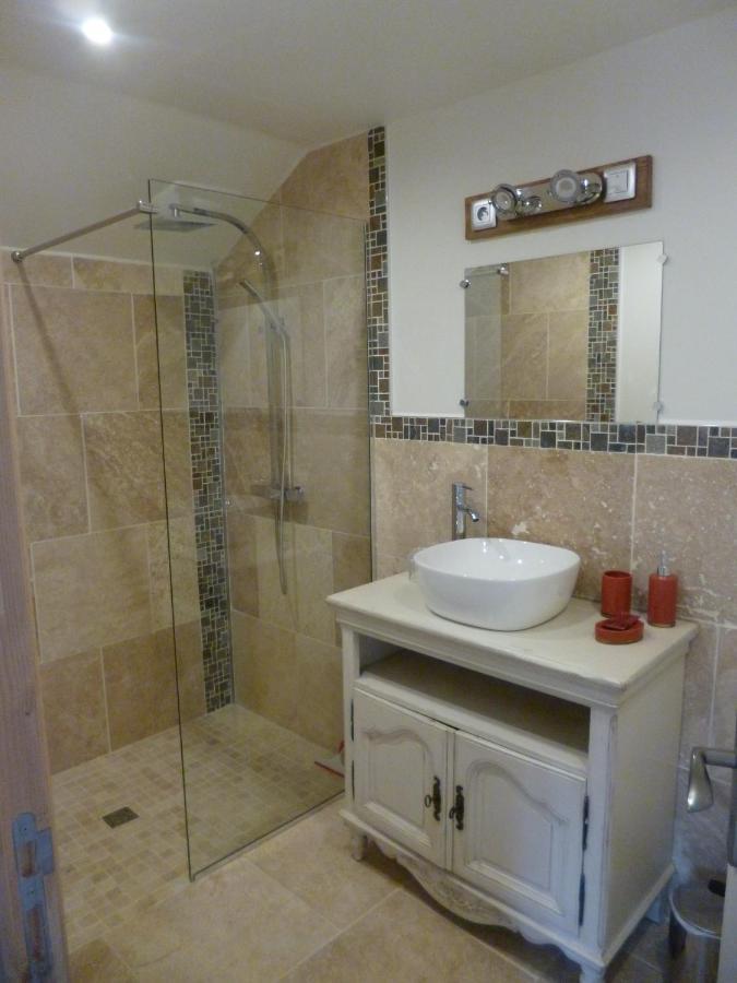 Le Moulin De Cors Bed & Breakfast Oulches Екстериор снимка
