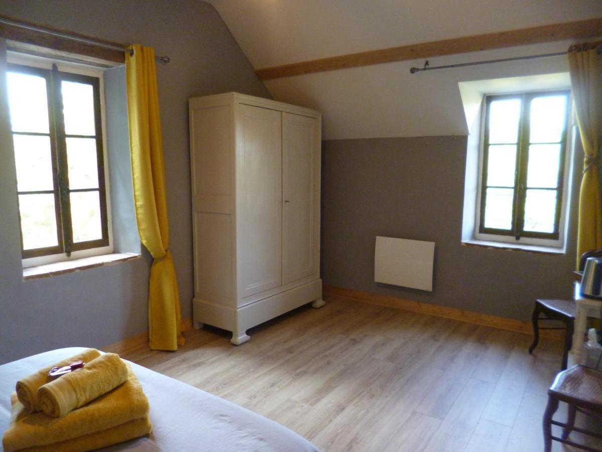 Le Moulin De Cors Bed & Breakfast Oulches Екстериор снимка